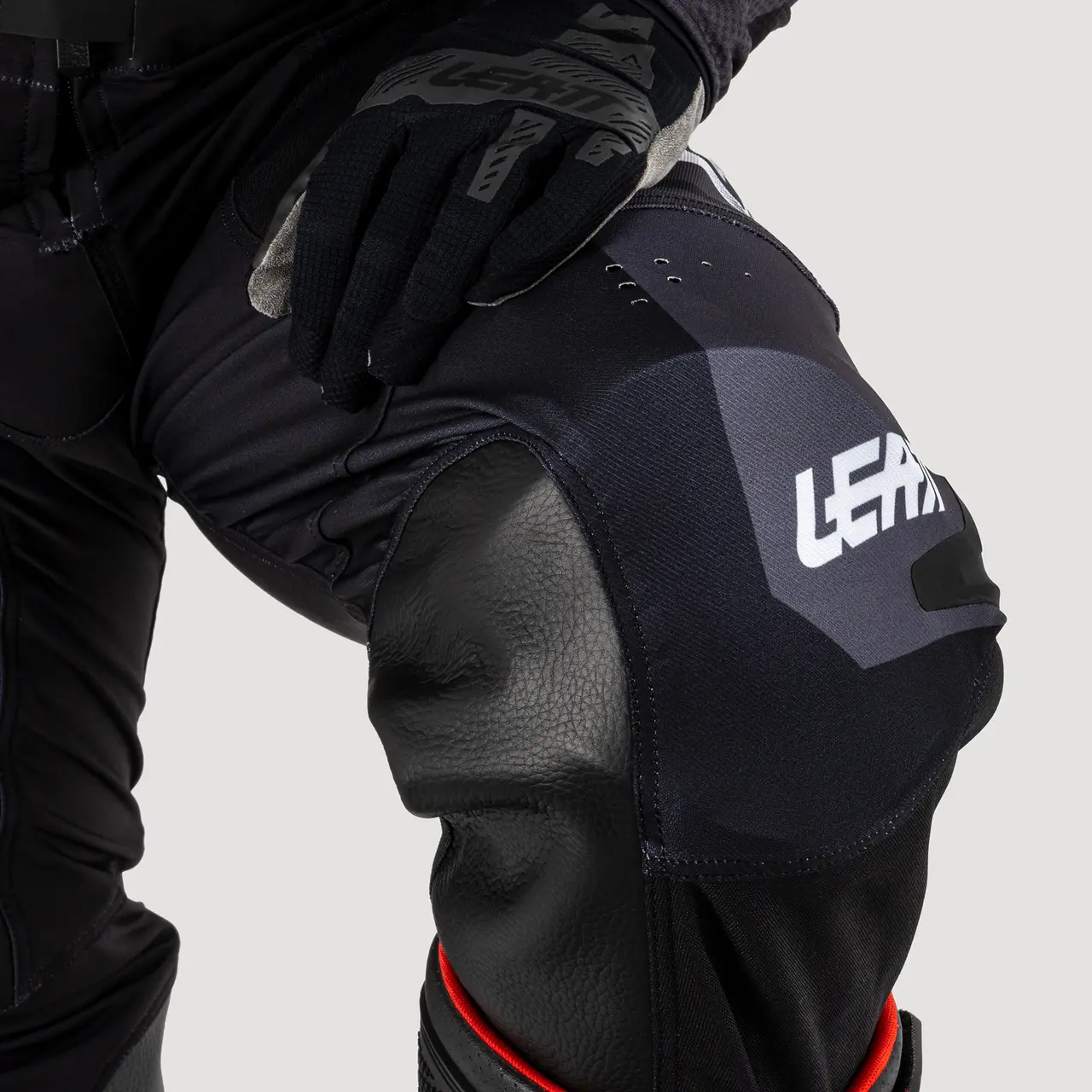 2025 Leatt 4.5 Motocross Pant Stealth - Image 4